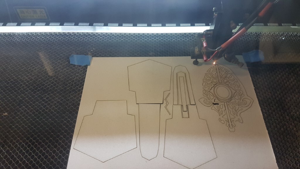 Test laser cut in thin cardboard